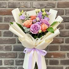 Букет цветов из:  Лизиантусы и Розы в Суханово