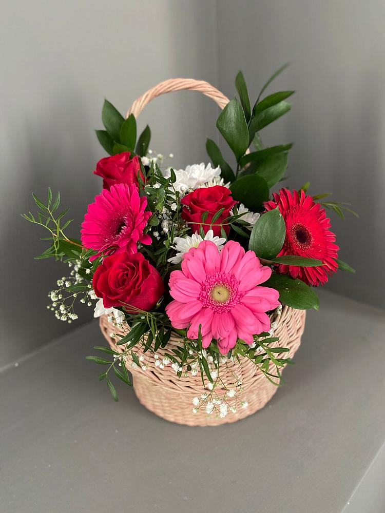 Цветочная композиция из Розы, Хризантемы и Герберы в корзине в Суханово