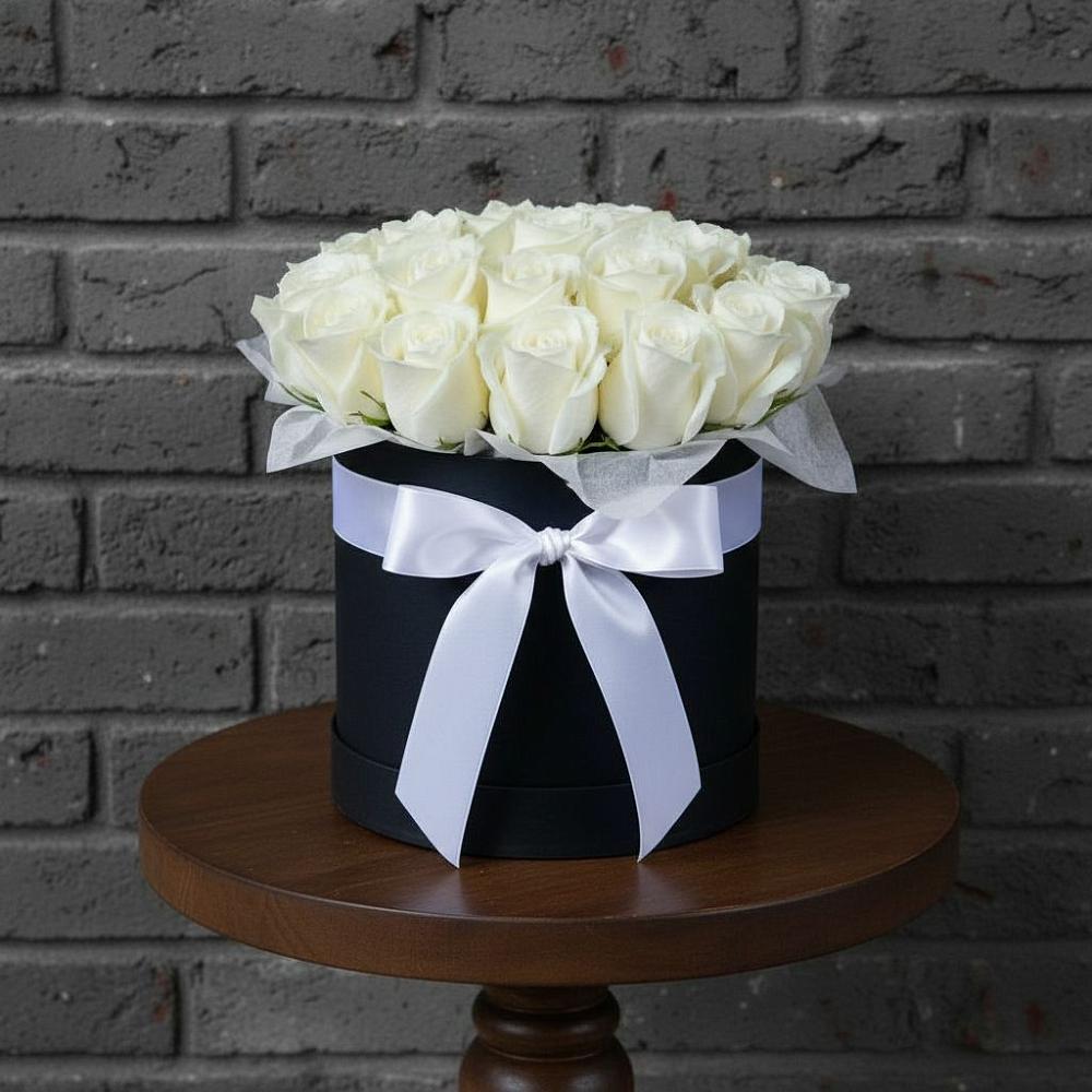 Цветочная композиция из Розы в шляпной коробке в Суханово