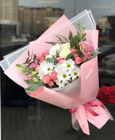 Букет цветов из: Розы, Лизиантусы и Хризантемы в Суханово